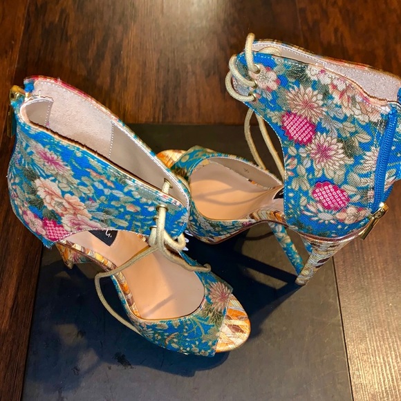 Alejandra G. ‘Yesi’ Floral High Sandal Brand New - Picture 4 of 7